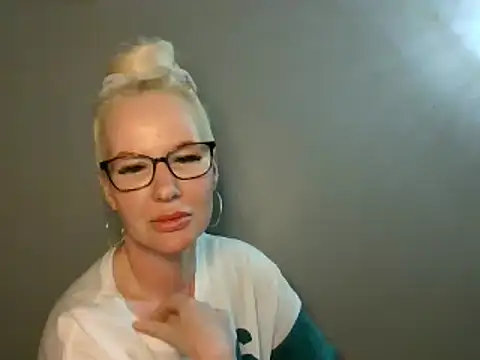 Snapshot of Blonde-Grace chatting on September 19, 2025, 1:20 am Blonde-Grace online show from September 19, 2025, 1:20 am