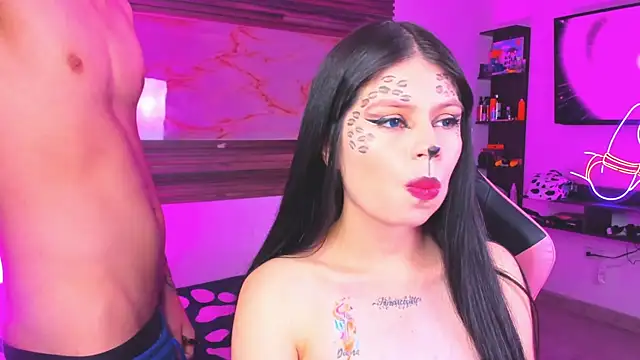 Snapshot of Cloe_roouse chatting on October 31, 2025, 9:32 pm Cloe roouse online show from October 31, 2025, 9:32 pm