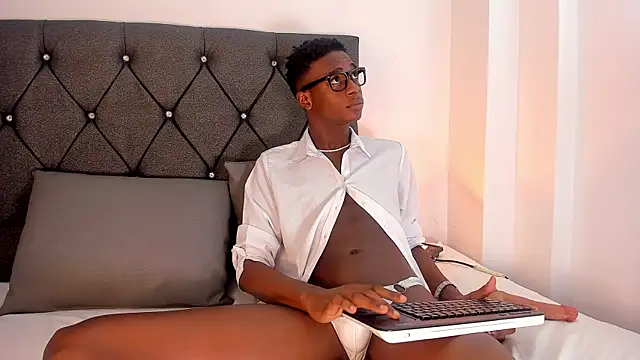 noah johes online show from March 9, 2025, 3:43 am