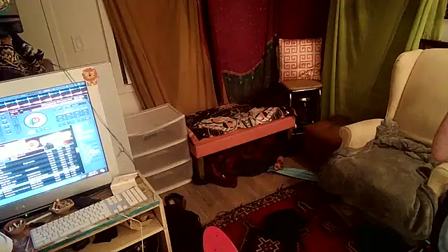 Snapshot of Foxxyhoneypott chatting on March 15, 2025, 12:34 pm Foxxyhoneypott online show from March 15, 2025, 12:34 pm