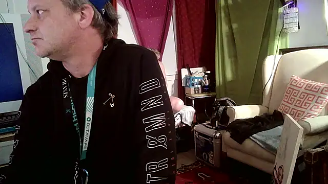 Snapshot of Foxxyhoneypott chatting on March 13, 2025, 7:09 am Foxxyhoneypott online show from March 13, 2025, 7:09 am