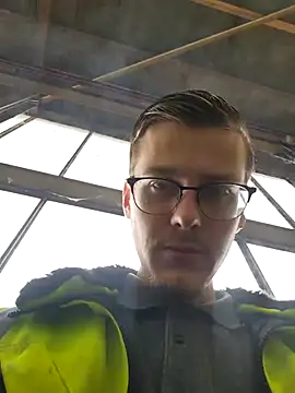 Snapshot of luckyluuk25 chatting on February 25, 2025, 10:04 am luckyluuk25 online show from February 25, 2025, 10:04 am