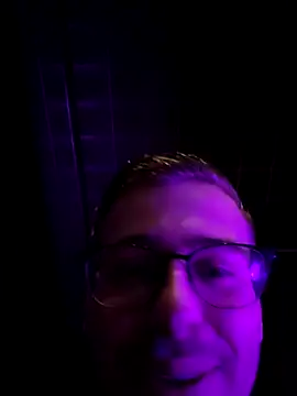 Snapshot of luckyluuk25 chatting on February 25, 2025, 6:33 pm luckyluuk25 online show from February 25, 2025, 6:33 pm