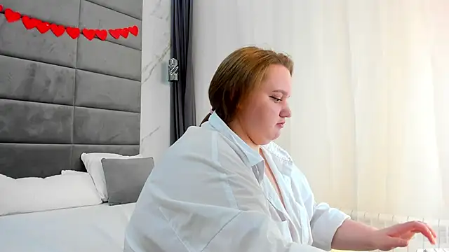 Amy Hall online show from March 8, 2025, 6:32 am