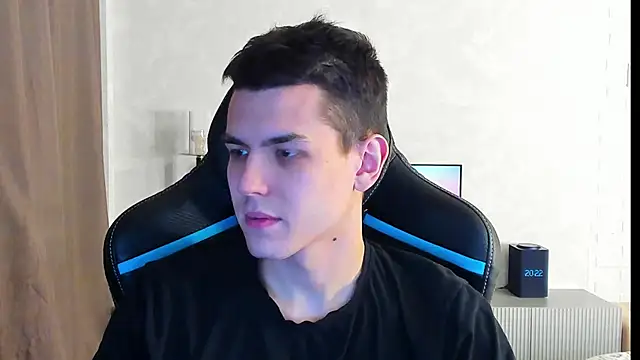 Snapshot of TravisRevas chatting on March 14, 2025, 5:24 pm TravisRevas online show from March 14, 2025, 5:24 pm