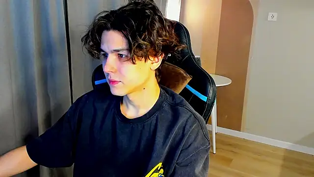 Snapshot of TravisRevas chatting on February 28, 2026, 3:50 am TravisRevas online show from February 28, 2026, 3:50 am