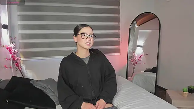 sweet obsession   online show from September 29, 2025, 7:41 pm