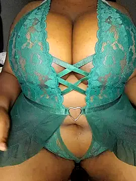 wamie12 online show from September 29, 2025, 10:37 pm