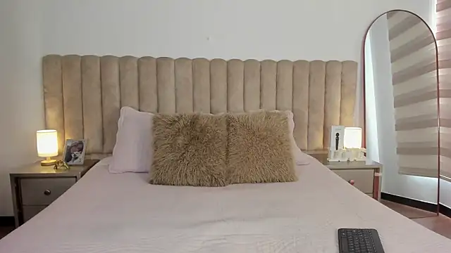 Snapshot of Sophie_Restrepo chatting on March 2, 2026, 3:19 pm Sophie Restrepo online show from March 2, 2026, 3:19 pm