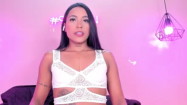 alahia betancurx online show from March 14, 2025, 12:40 pm