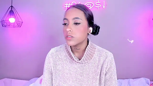 alahia betancurx online show from March 7, 2025, 2:45 pm