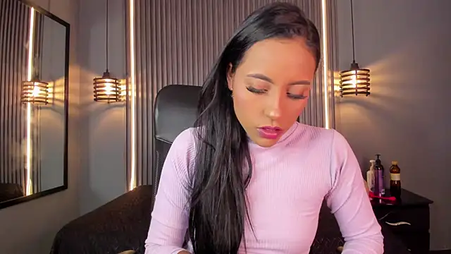 alahia betancurx online show from October 9, 2025, 3:34 pm