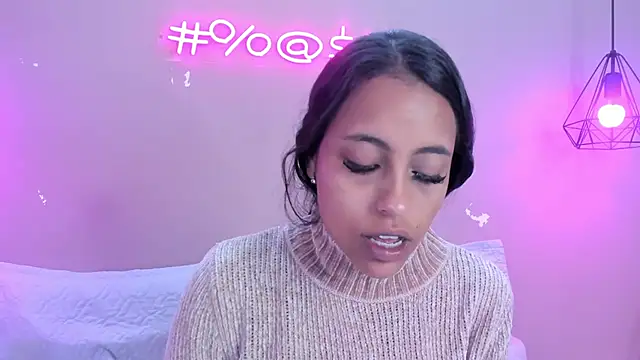 alahia betancurx online show from March 7, 2025, 11:40 am