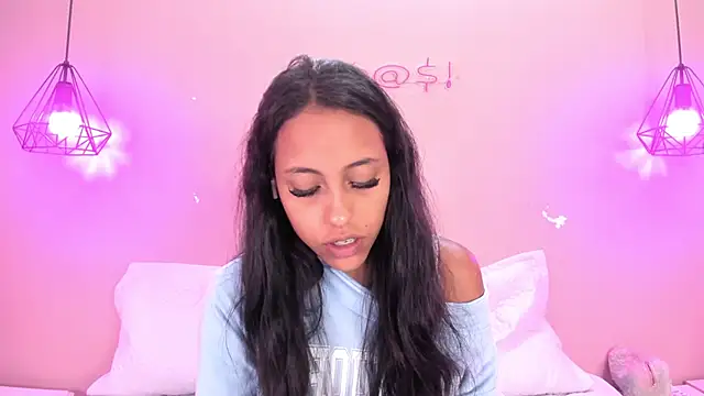 alahia betancurx online show from March 6, 2025, 12:19 pm