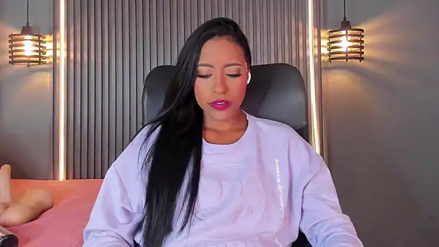 alahia betancurx online show from September 8, 2025, 3:55 pm