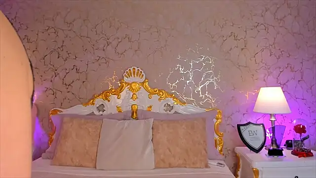 ScarlettWallace online show from October 10, 2025, 5:58 pm