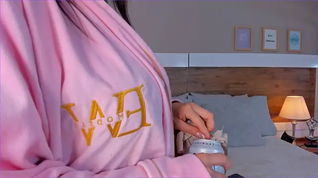 ScarlettWallace online show from October 25, 2025, 5:39 am