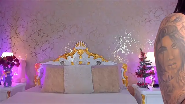 ScarlettWallace online show from December 18, 2025, 9:18 pm