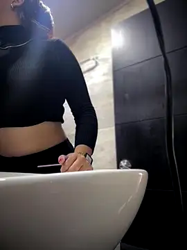 Mila LS online show from October 20, 2025, 1:11 pm