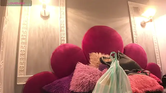 Bonniie 22 online show from April 15, 2026, 7:58 pm