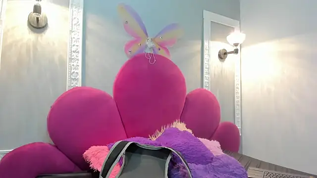 Bonniie 22 online show from November 13, 2025, 5:06 pm