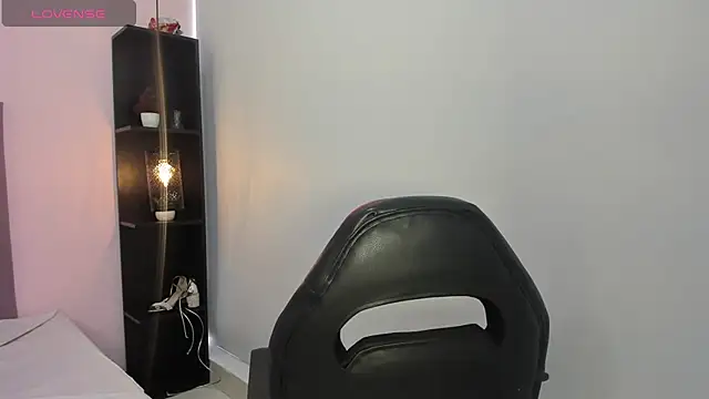 Bonniie 22 online show from March 18, 2025, 7:55 pm