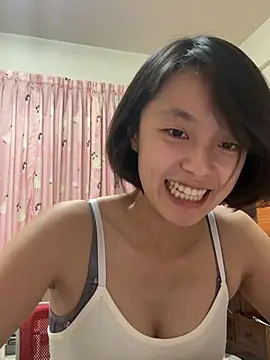 ladypaggy online show from April 17, 2026, 5:49 pm