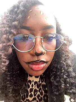 Snapshot of Qeen_blackk chatting on October 8, 2025, 6:30 pm Qeen blackk online show from October 8, 2025, 6:30 pm