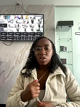 Snapshot of Qeen_blackk chatting on September 9, 2025, 8:18 pm Qeen blackk online show from September 9, 2025, 8:18 pm