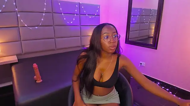 Snapshot of Qeen_blackk chatting on March 8, 2025, 8:03 pm Qeen blackk online show from March 8, 2025, 8:03 pm