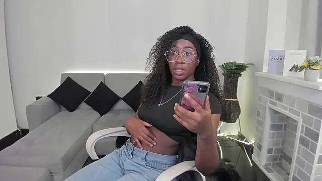 Snapshot of Qeen_blackk chatting on February 27, 2026, 8:52 pm Qeen blackk online show from February 27, 2026, 8:52 pm