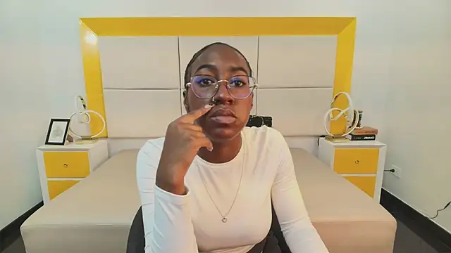 Snapshot of Qeen_blackk chatting on November 13, 2025, 8:02 pm Qeen blackk online show from November 13, 2025, 8:02 pm