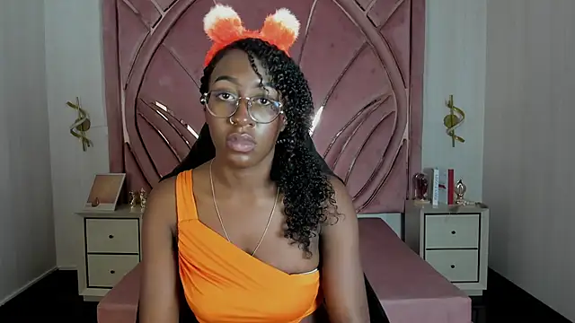 Snapshot of Qeen_blackk chatting on October 17, 2025, 8:43 pm Qeen blackk online show from October 17, 2025, 8:43 pm