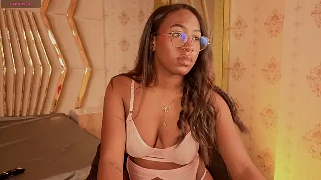 Snapshot of Qeen_blackk chatting on February 6, 2026, 11:56 pm Qeen blackk online show from February 6, 2026, 11:56 pm