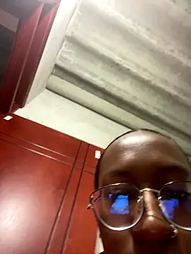 Snapshot of Qeen_blackk chatting on October 19, 2025, 10:01 pm Qeen blackk online show from October 19, 2025, 10:01 pm