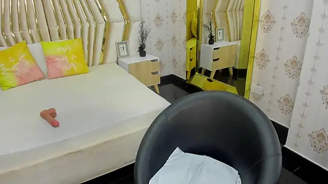 Snapshot of Qeen_blackk chatting on March 10, 2025, 3:30 pm Qeen blackk online show from March 10, 2025, 3:30 pm