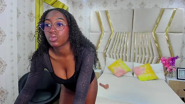 Snapshot of Qeen_blackk chatting on March 21, 2025, 12:28 pm Qeen blackk online show from March 21, 2025, 12:28 pm