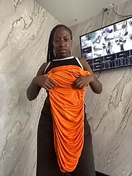 Snapshot of Qeen_blackk chatting on October 4, 2025, 8:10 pm Qeen blackk online show from October 4, 2025, 8:10 pm