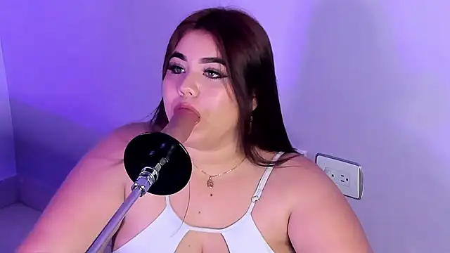 MadissonLee   online show from November 29, 2025, 7:25 pm