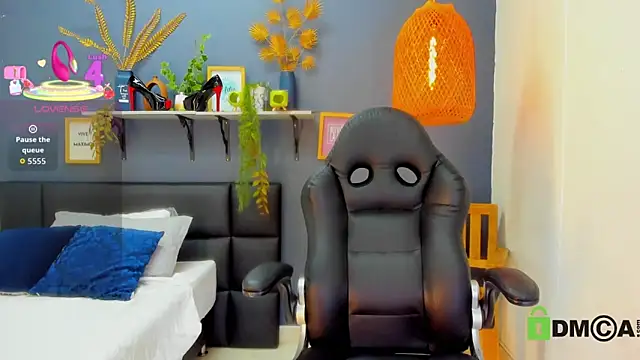 yessila parker online show from April 14, 2026, 9:14 am