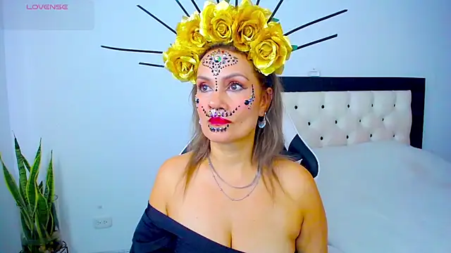 CarolinneFiotti online show from October 31, 2025, 4:36 pm