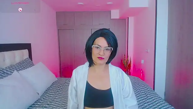 CarolinneFiotti online show from September 22, 2025, 1:28 pm