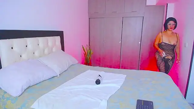 CarolinneFiotti online show from October 3, 2025, 3:13 pm