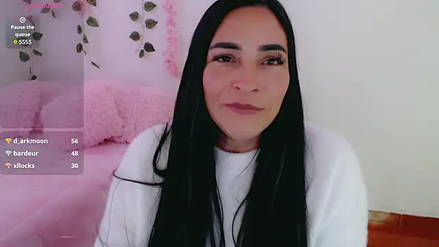 luna lgomez  online show from March 4, 2025, 1:06 pm