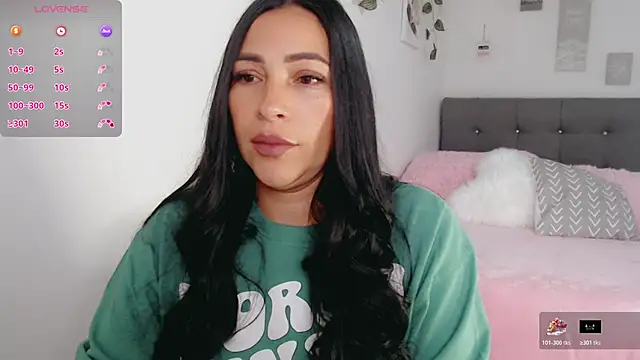 Snapshot of luna_lgomez_ chatting on February 19, 2026, 12:02 pm luna lgomez online show from February 19, 2026, 12:02 pm