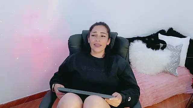 luna lgomez  online show from March 26, 2026, 1:59 am