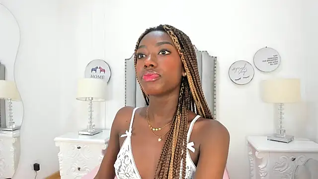 SamantaMarquez online show from October 8, 2025, 7:47 pm