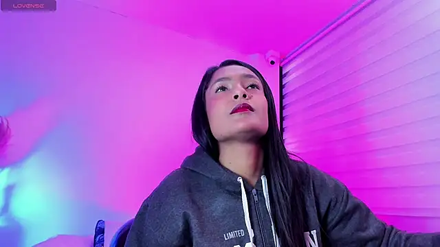 Fernanda liie  online show from April 18, 2026, 12:18 pm