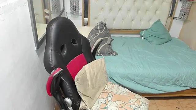 Snapshot of heiker_ chatting on October 2, 2025, 2:37 am heiker online show from October 2, 2025, 2:37 am