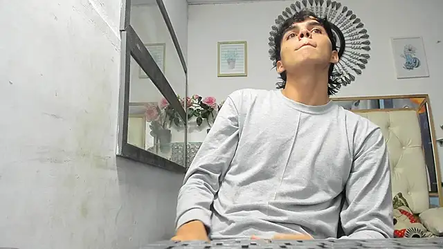 Snapshot of heiker_ chatting on March 17, 2025, 1:35 am heiker online show from March 17, 2025, 1:35 am